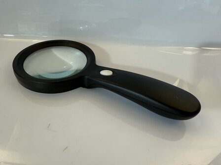 Handloep zwart 12X LED 80mm 4X vergroting.
