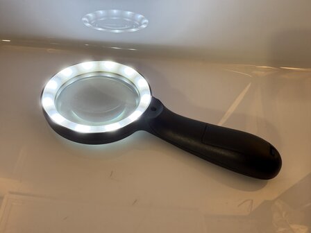 Handloep zwart 12X LED 80mm 4X vergroting.