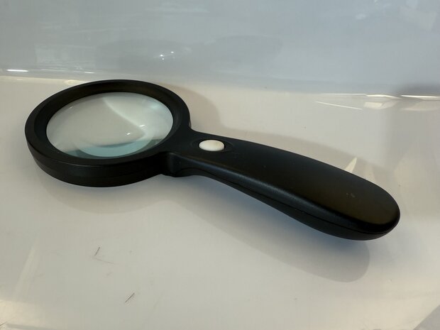 Handloep zwart 12X LED 80mm 4X vergroting.