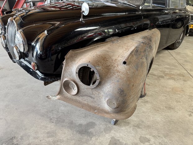Jaguar MK2 voorscherm -origineel- links