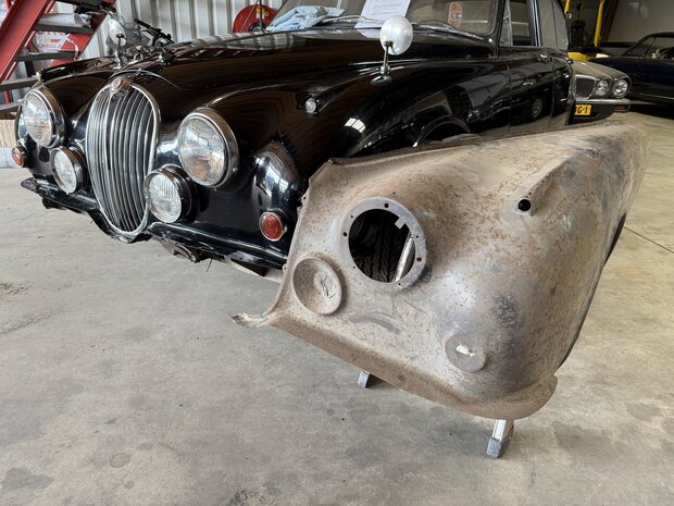Jaguar MK2 voorscherm -origineel- links